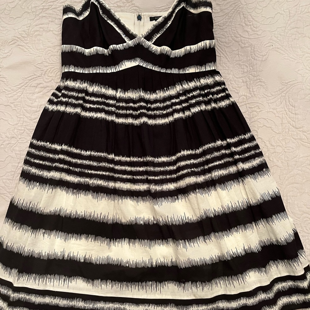 Black and white BCBG Max Aazria dress. Size 4. Perfect party dress.